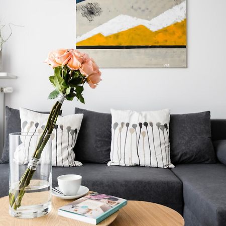 M&R Apartament Airport&Business Premium Komputerowa - Underground Garage - Free Wifi - Netflix - Self Check-In - 5 Min From Chopin Airport Βαρσοβία Εξωτερικό φωτογραφία